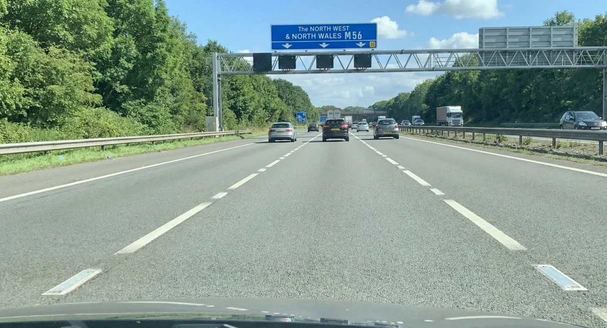 line divider road mark uk